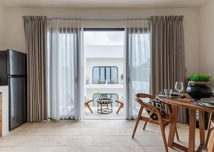 Stylish In With Pool Near *