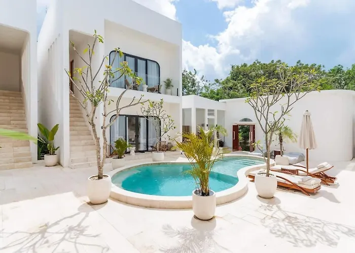 Stylish In With Pool Near
